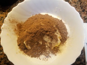 harina-huevos-chocolate-en-polvo